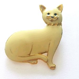 Enamel cat brooch